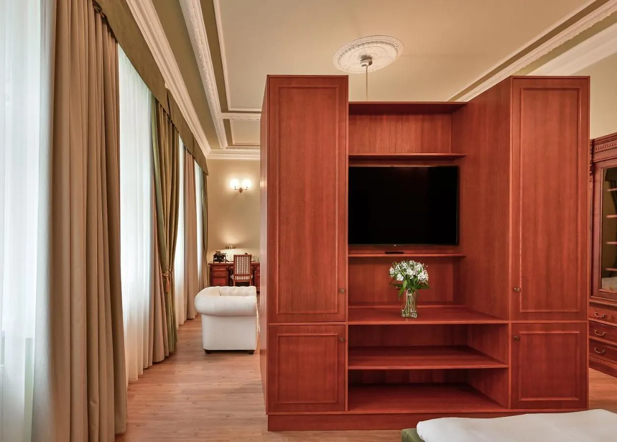 Hotel Garden Court Prague 4*,
