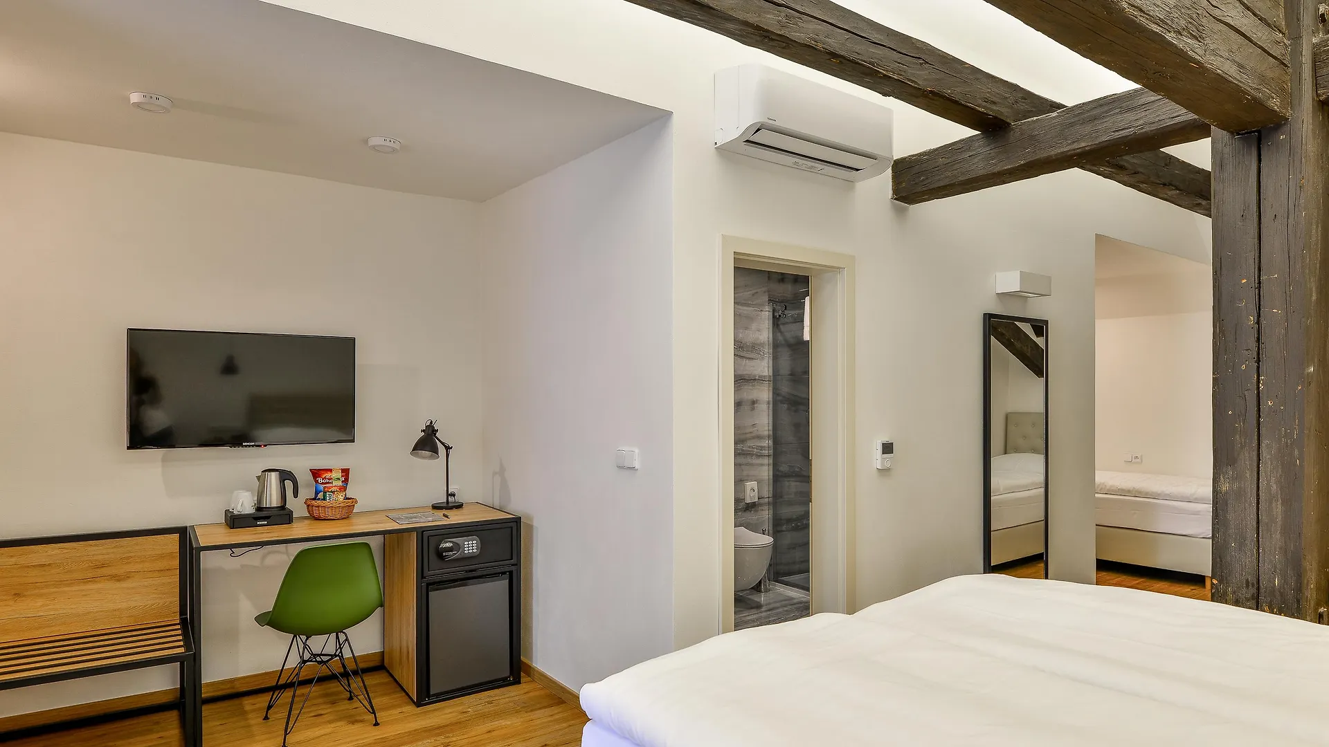 Hotel Garden Court Prague 4*,
