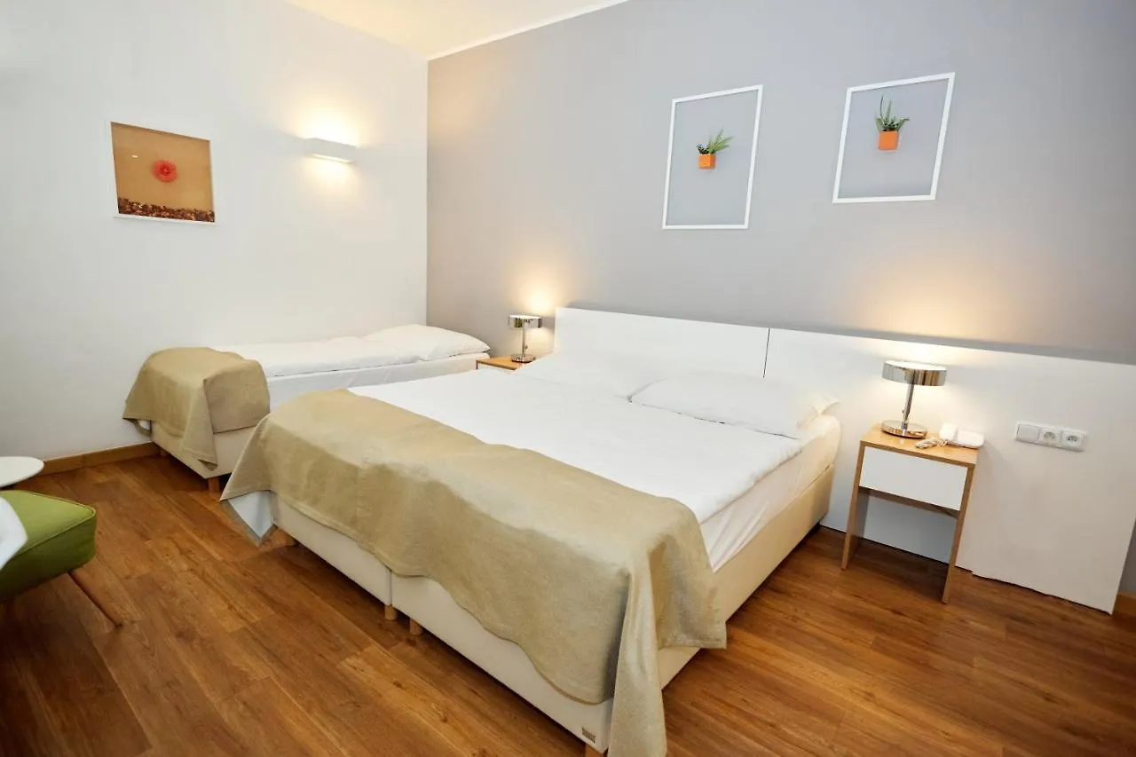 Hotel Garden Court Praga 4*,