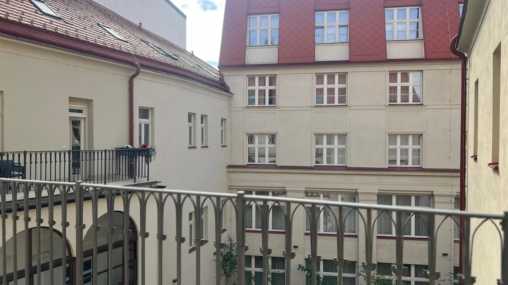 Hotel Garden Court Praga 4*,