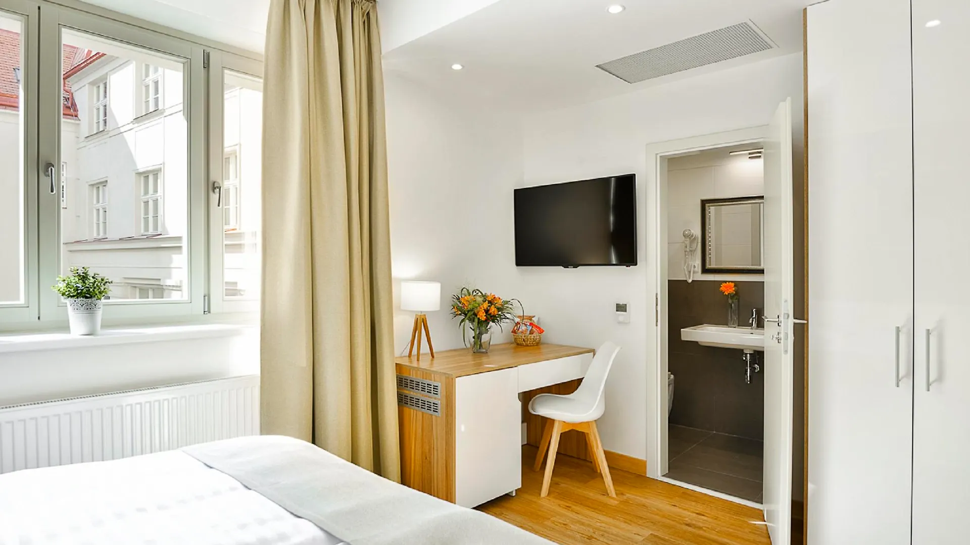 ****  Hotel Garden Court Prague Czech Republic