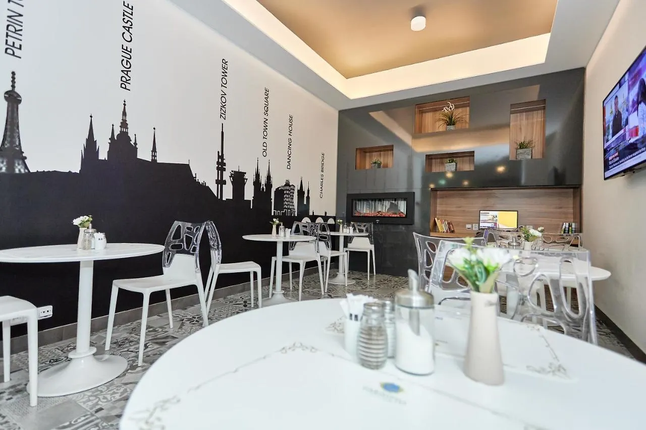 Hotel Garden Court Prague 4*,