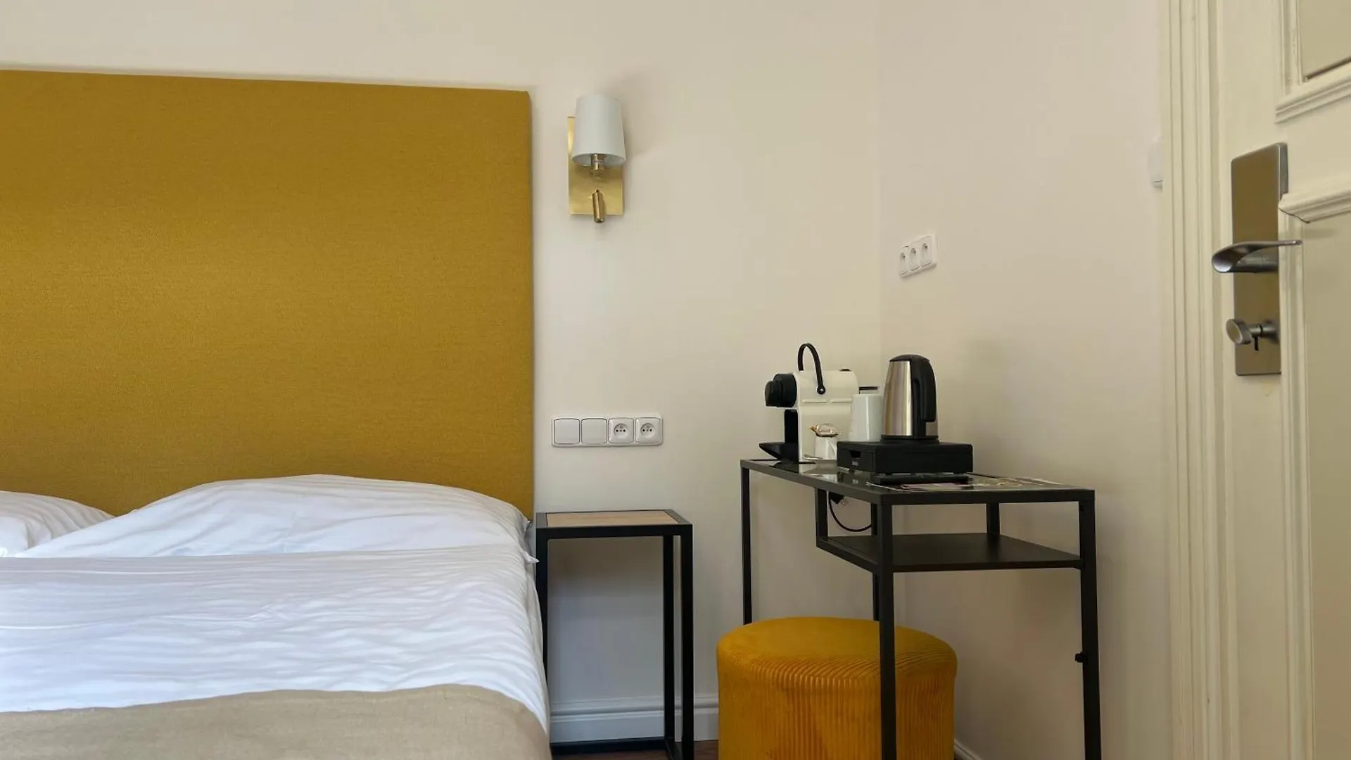****  Hotel Garden Court Prague Czech Republic